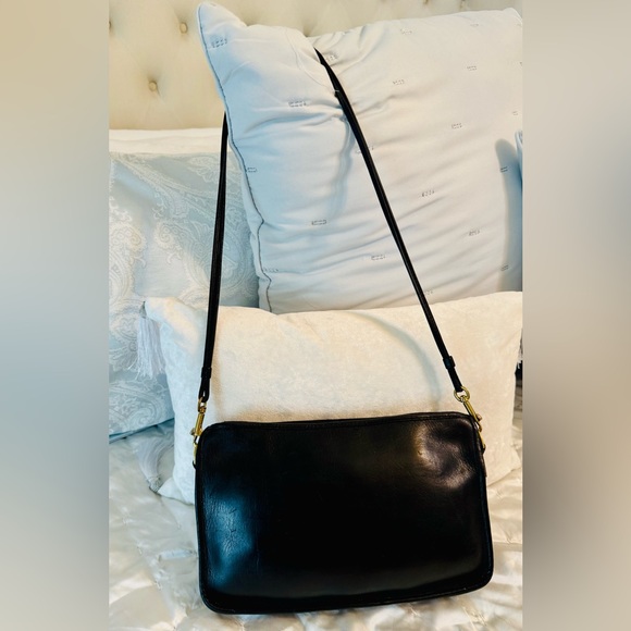 Coach Vintage Classic “Basic Bag” in Black Leather Shoulder Bag (70s / 80s) - Picture 1 of 12